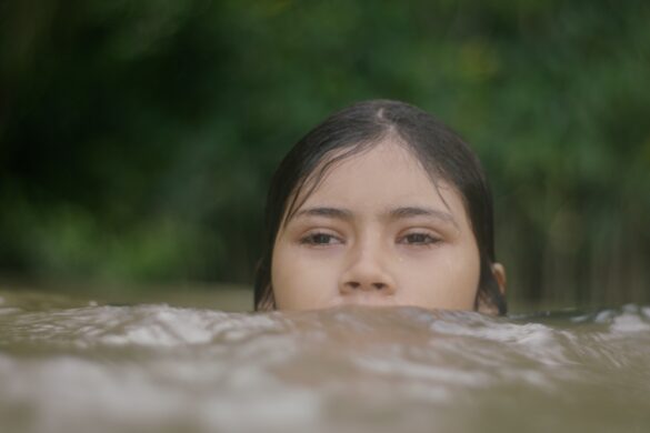‘manas’-e-para-dar-voz-a-meninas-silenciadas,-diz-diretora-de-filme-sobre-abuso-sexual-infantil